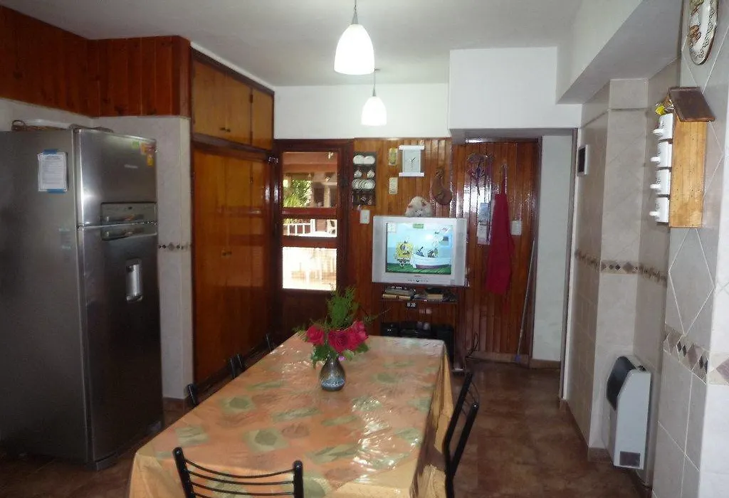 Chalet familiar adosado Rosas Rojas-1
