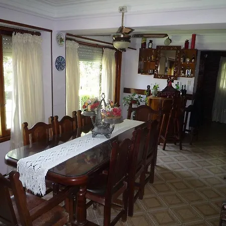 Chalet familiar adosado Rosas Rojas-2